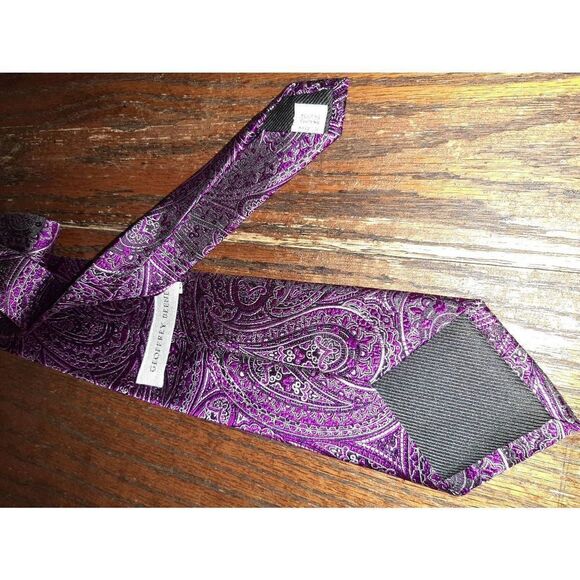 Geoffrey Beene Silk Handmade Pink Purple Paisley Black Neck Tie - Picture 3 of 3